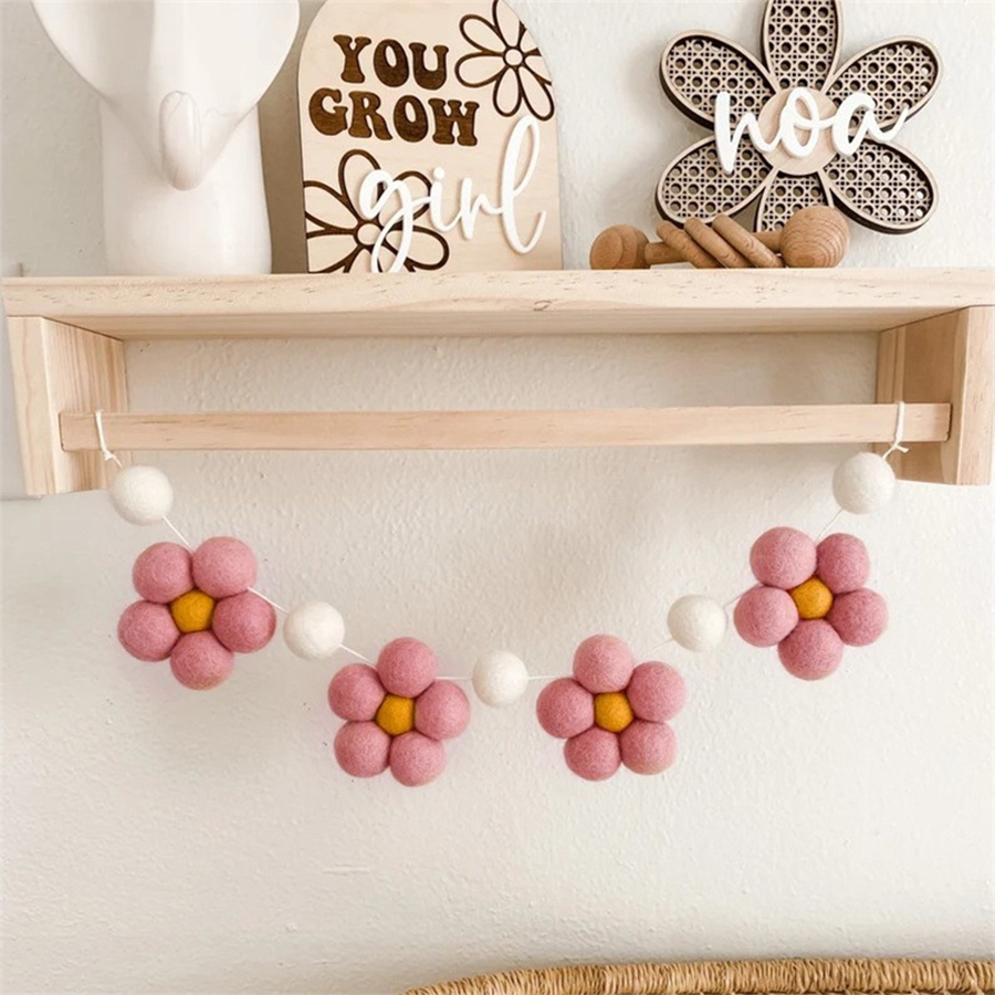 Baby Nursery Garland - Couronne de marguerites en feutre faite
